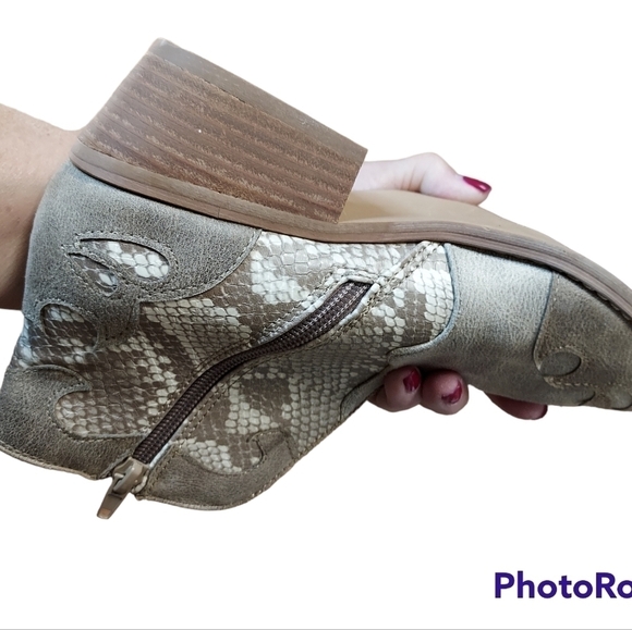 Very G Shelby women's ankle boots cream snake print 6.5 - Picture 13 of 16